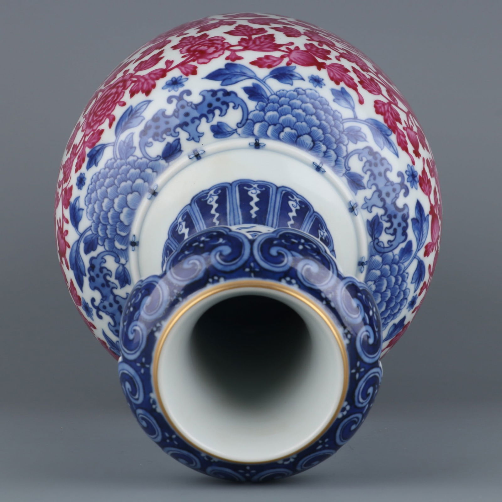 An Exquisite Blue and White Ruby Red-Glazed Lotus Pattern Dragon and Phoenix Pattern Vase - 8