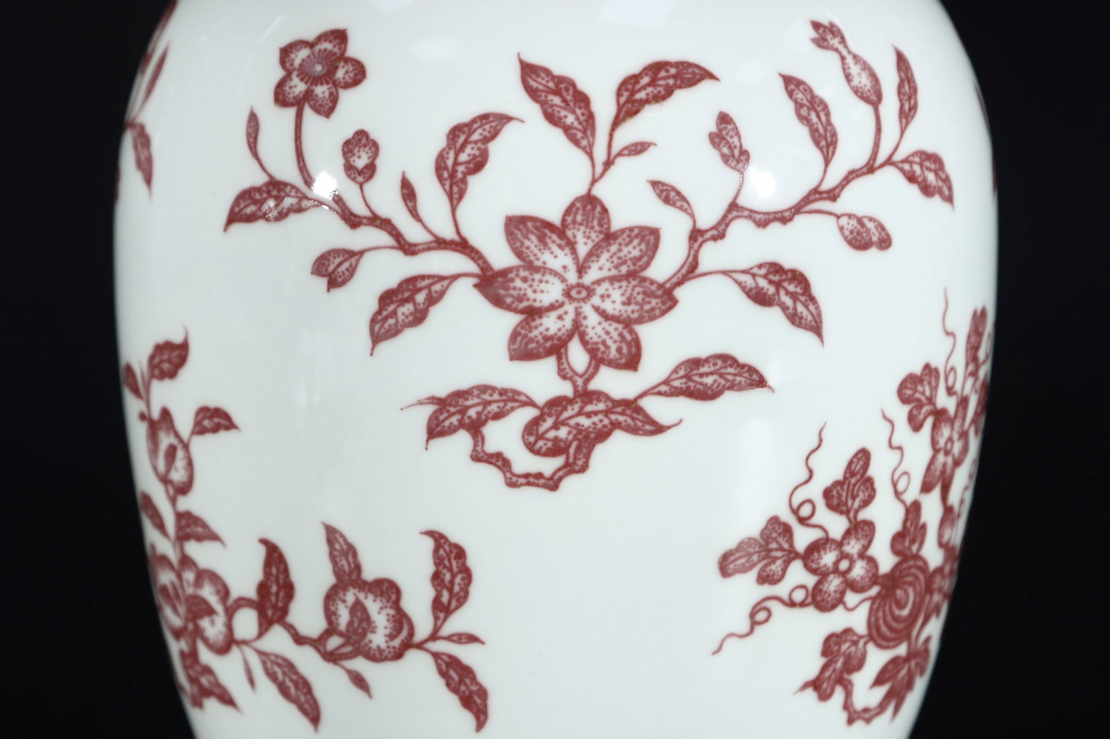 An Exquisite Underglaze-Red Lotus Pattern Flower and Fruit Pattern Vase - 2