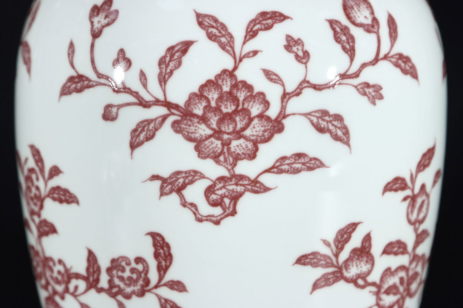 An Exquisite Underglaze-Red Lotus Pattern Flower and Fruit Pattern Vase - 7
