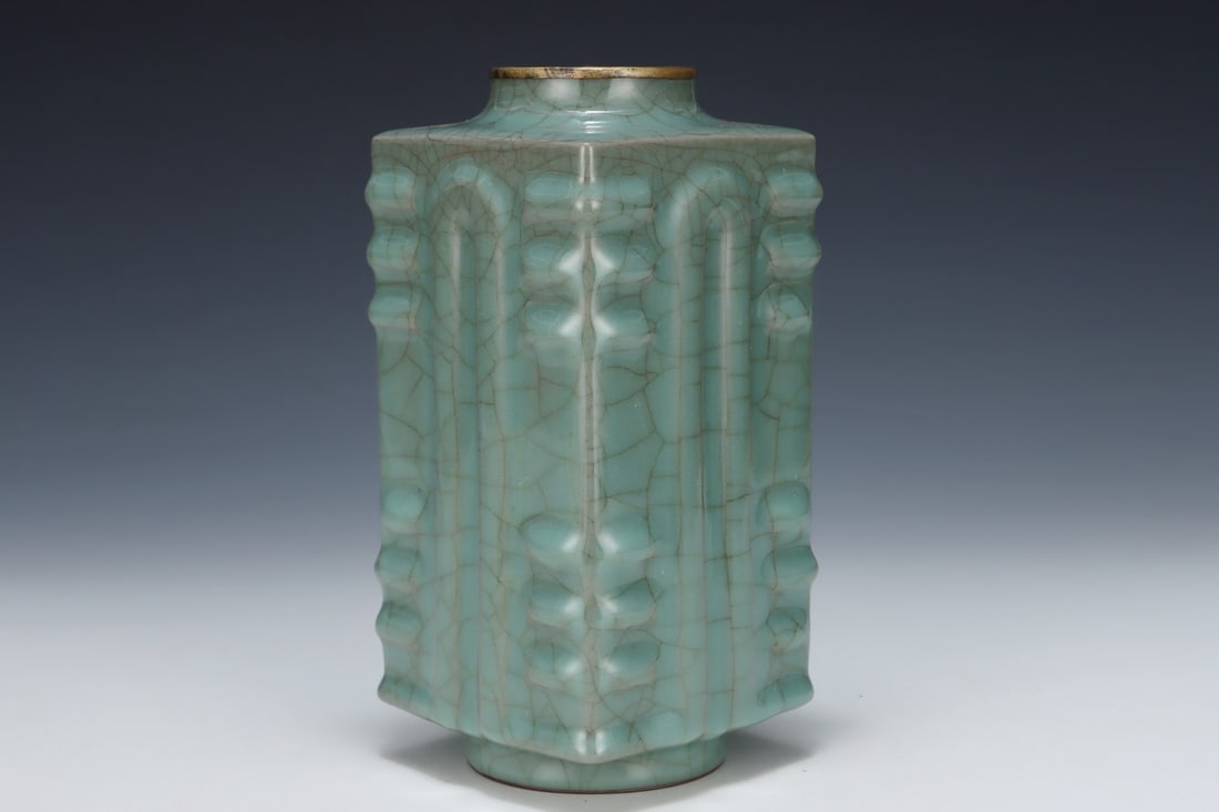 An Exquisite Guan yao Vase - 4