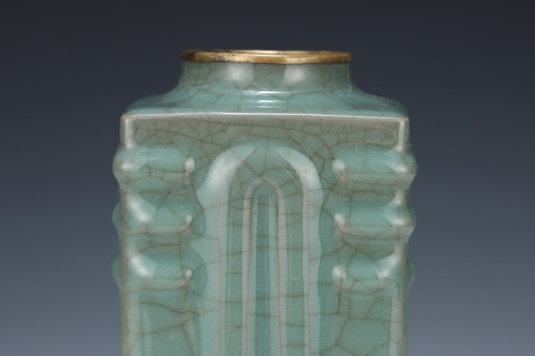 An Exquisite Guan yao Vase - 5