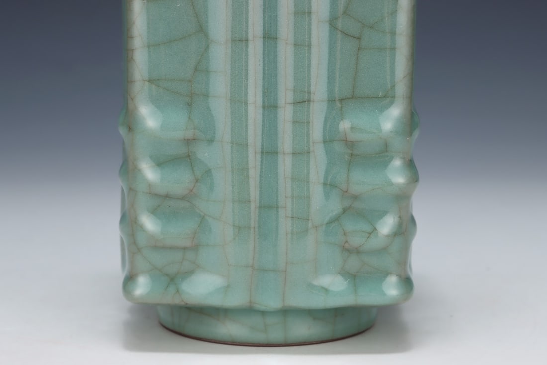 An Exquisite Guan yao Vase - 6