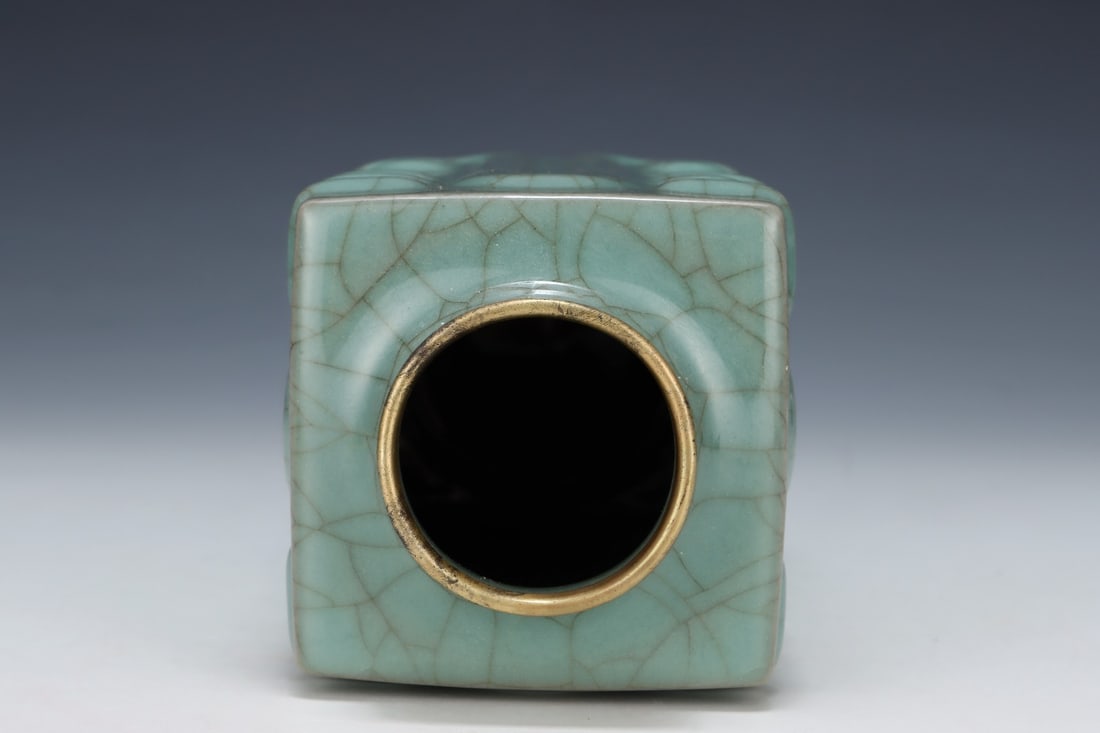 An Exquisite Guan yao Vase - 7