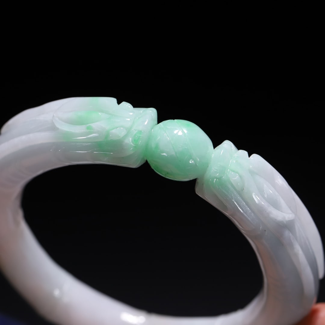An Exquisite Jadeite Bracelets - 9