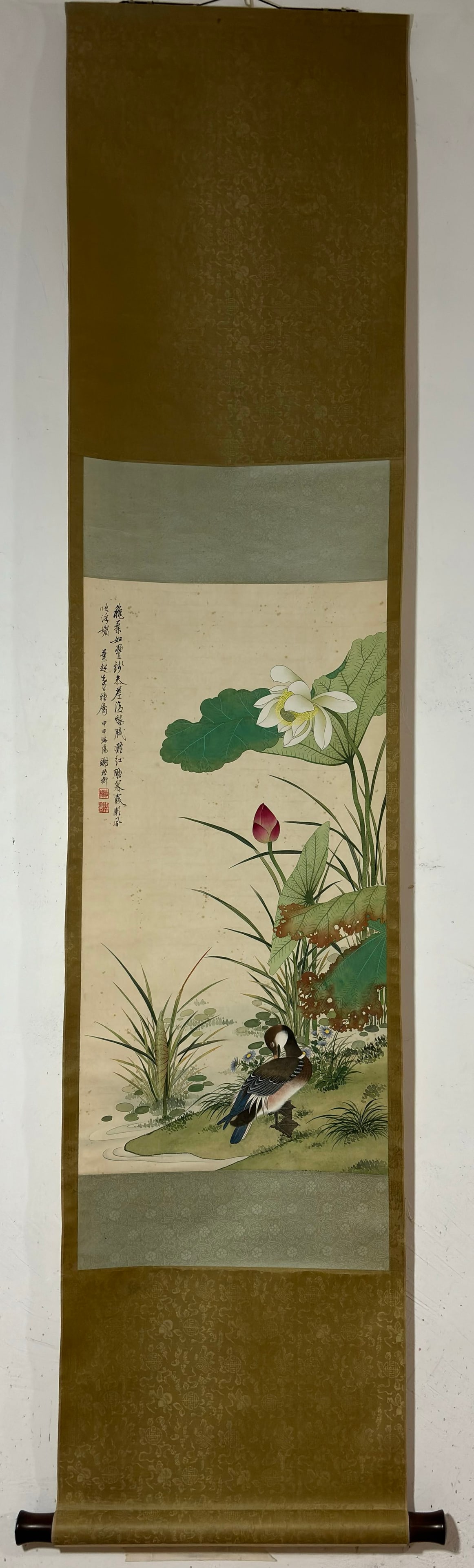 A Chinese Vertical Scroll Ink Painting of Flower and Bird on Paper: A Chinese Vertical Scroll Ink Painting of Flower and Bird on Paper Xie zhiliu Without frame Size:73.5cmx38.5cm (The Dimensions Of All Batches Are Manually Measured.If You Need More Detailed
