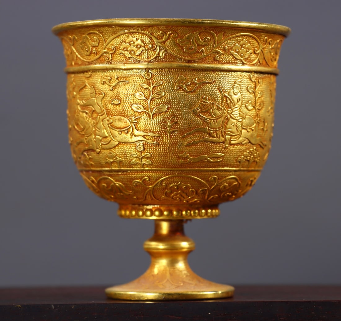 An Exquisite Gilt Bronze Hunting Pattern Cup - 3