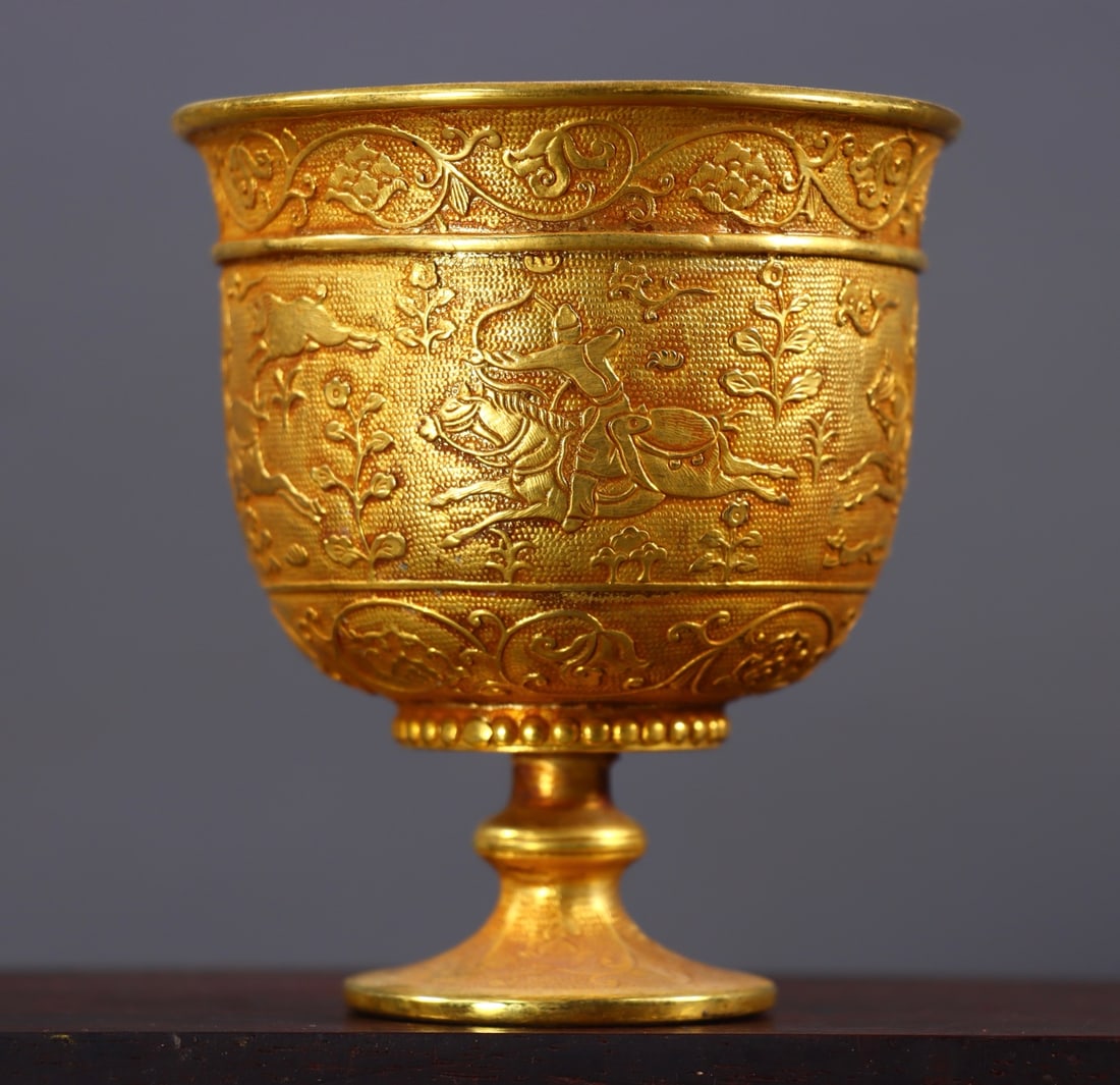 An Exquisite Gilt Bronze Hunting Pattern Cup - 4