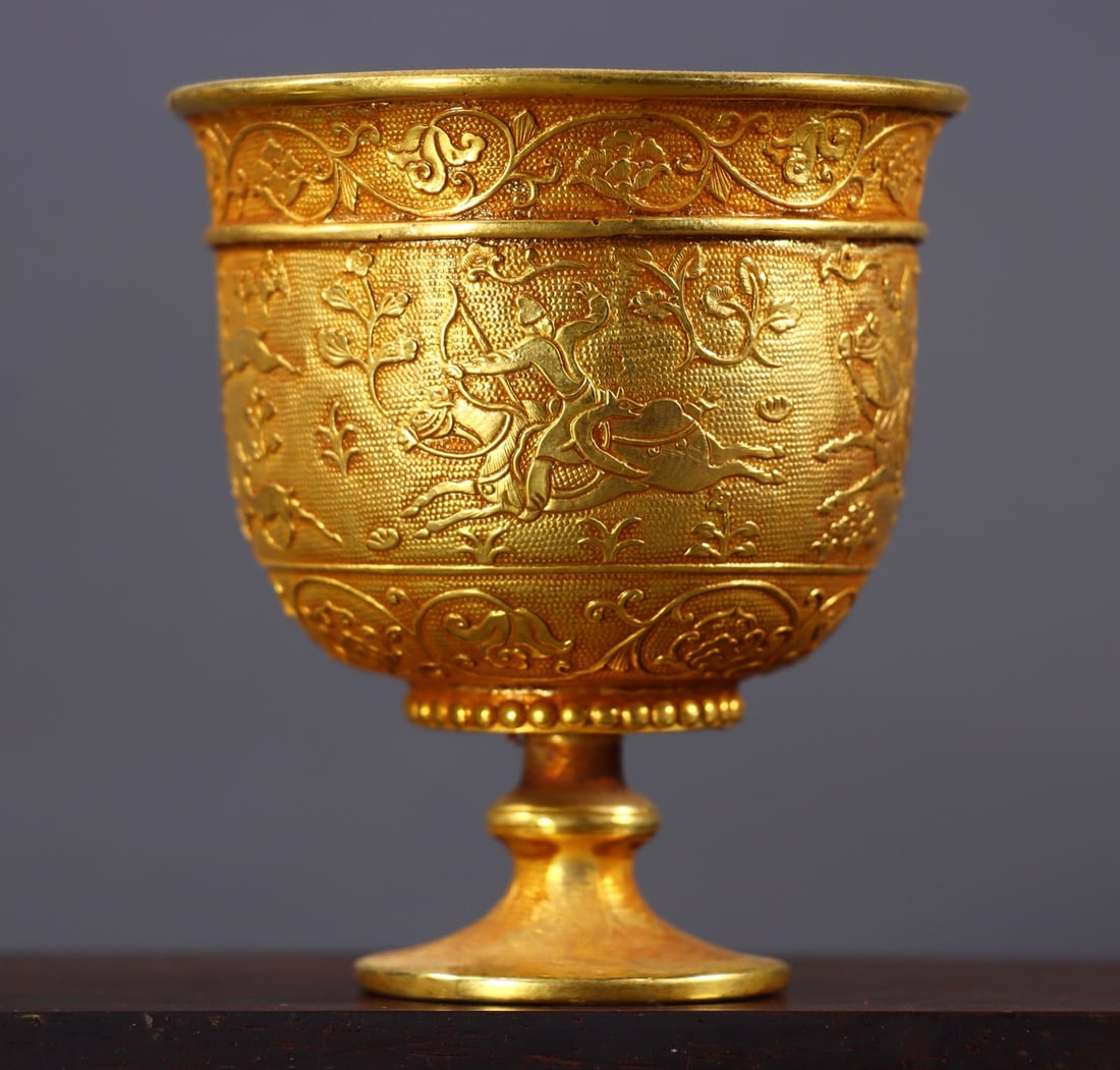 An Exquisite Gilt Bronze Hunting Pattern Cup - 6
