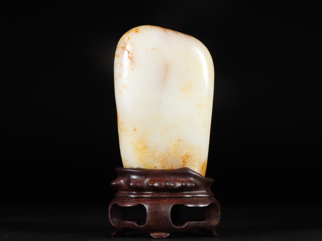 An Exquisite White Jade Ornament: An Exquisite White Jade Ornament Qing Dynasty, China Size:14.7cmx8.3cmx4.2cm Weight:944g (The Dimensions Of All Batches Are Manually Measured.If You Need More Detailed Information, Please Contact
