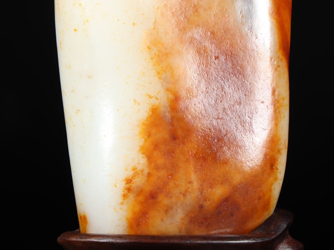 An Exquisite White Jade Ornament - 7