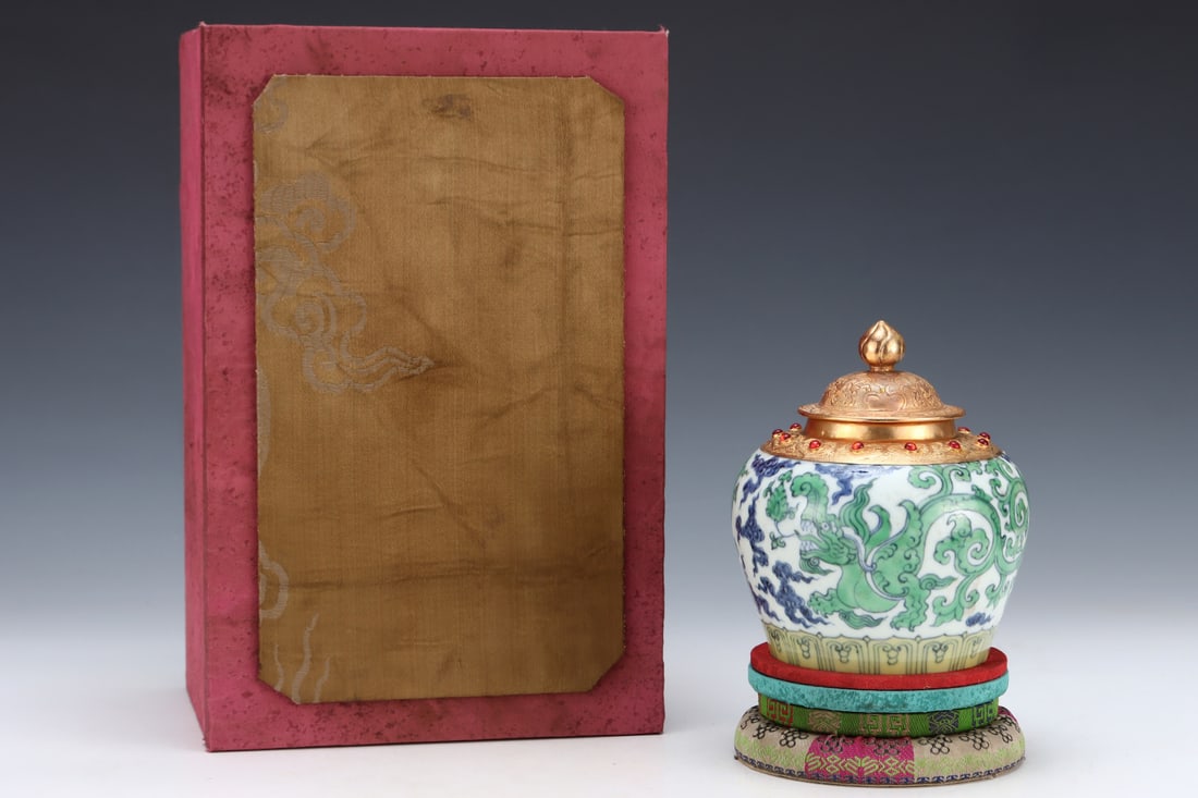 An Exquisite Doucai Cover with Gold Dragon Pattern Jar - 2
