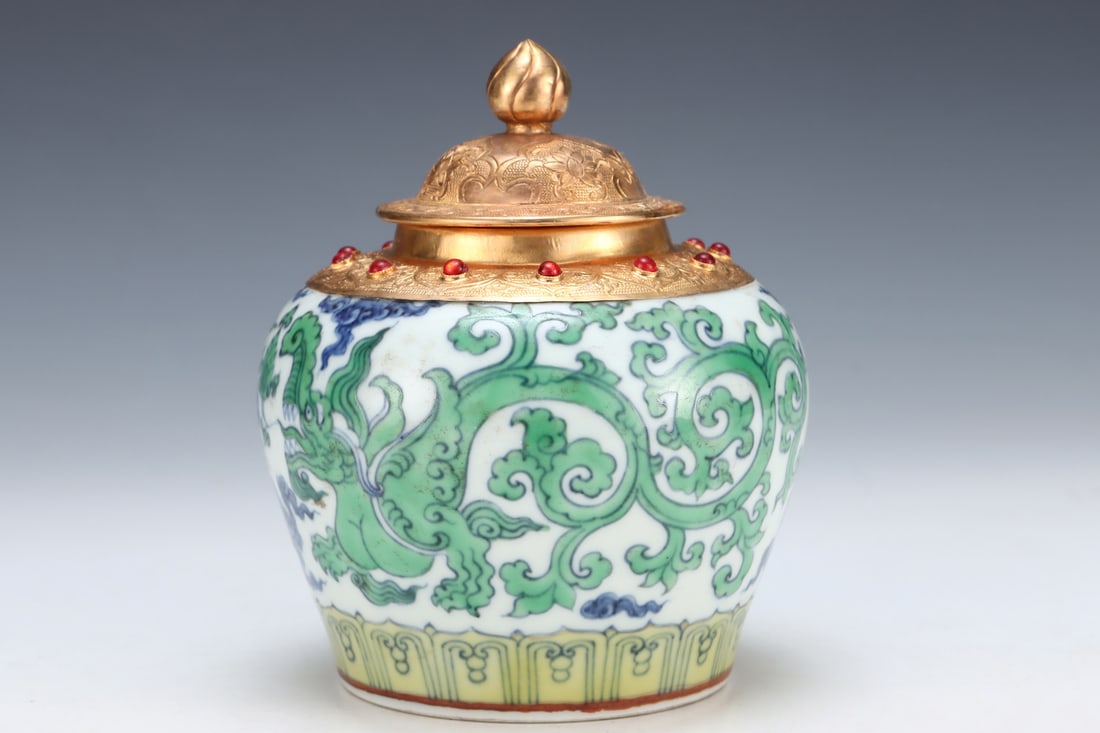 An Exquisite Doucai Cover with Gold Dragon Pattern Jar - 4