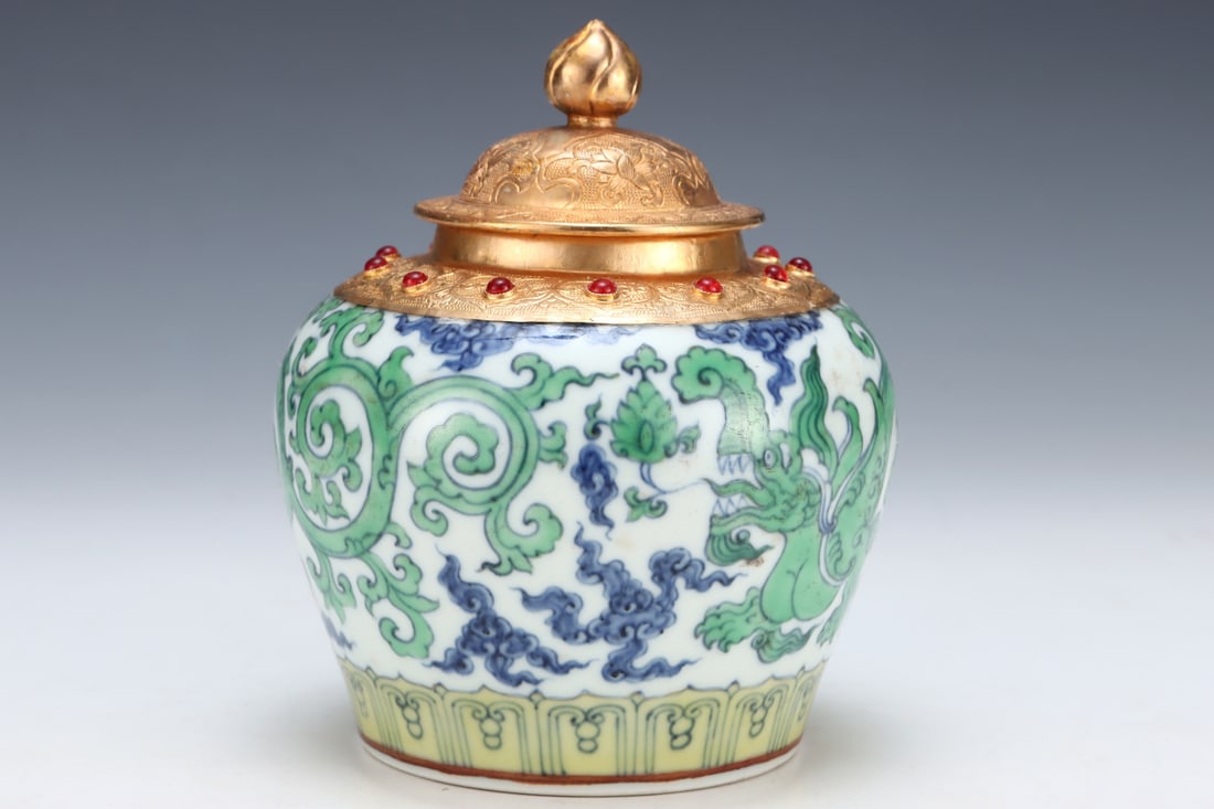 An Exquisite Doucai Cover with Gold Dragon Pattern Jar - 5