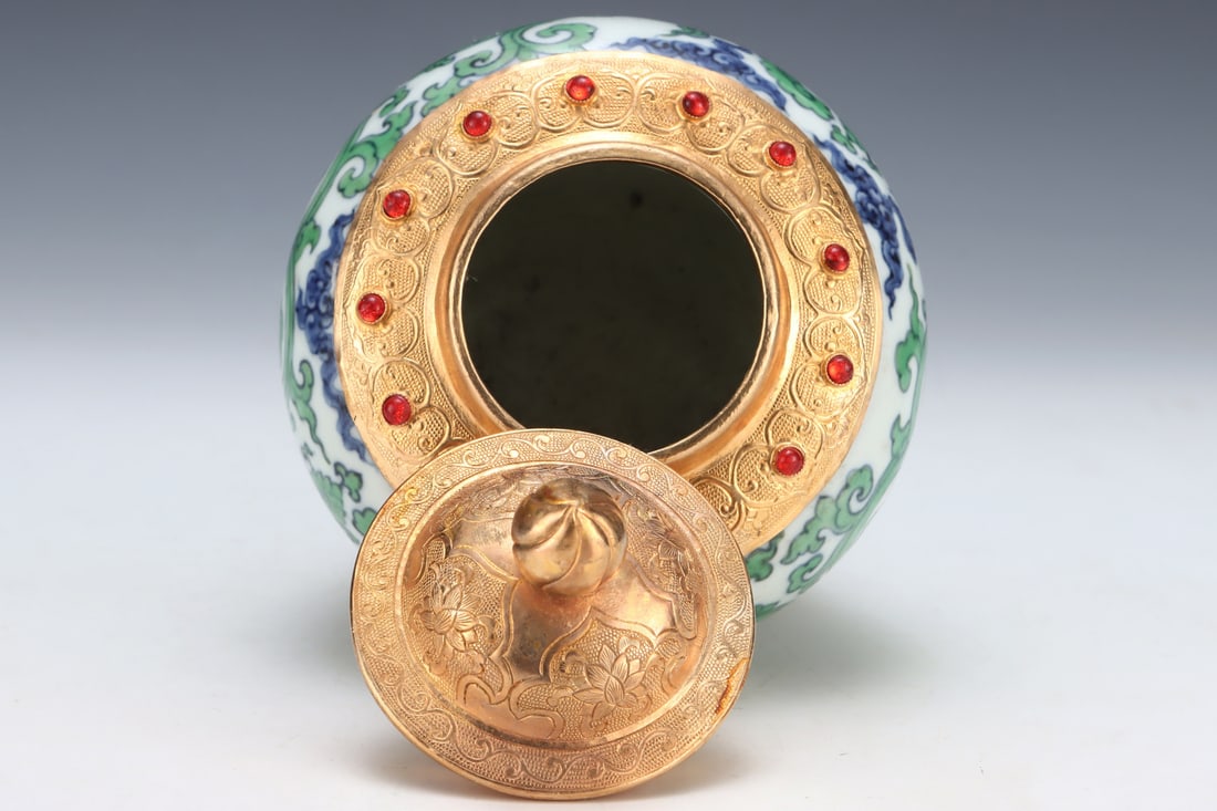 An Exquisite Doucai Cover with Gold Dragon Pattern Jar - 7
