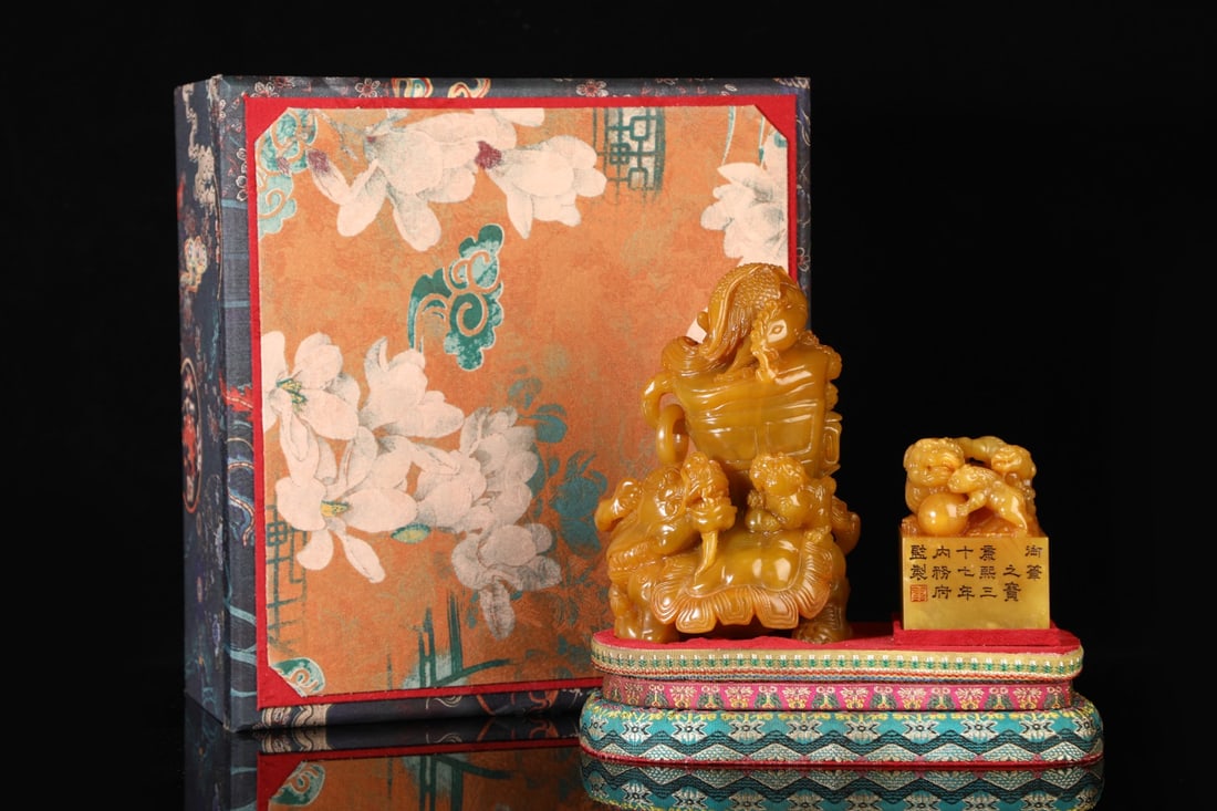 A Set of Fine Shoushan Stone Auspicious Beast Seal: A Set of Fine Shoushan Stone Auspicious Beast Seal Qing Dynasty, China Size:17.5cmx11cmWeight:2244g (The Dimensions Of All Batches Are Manually Measured.If You Need More Detailed Information,