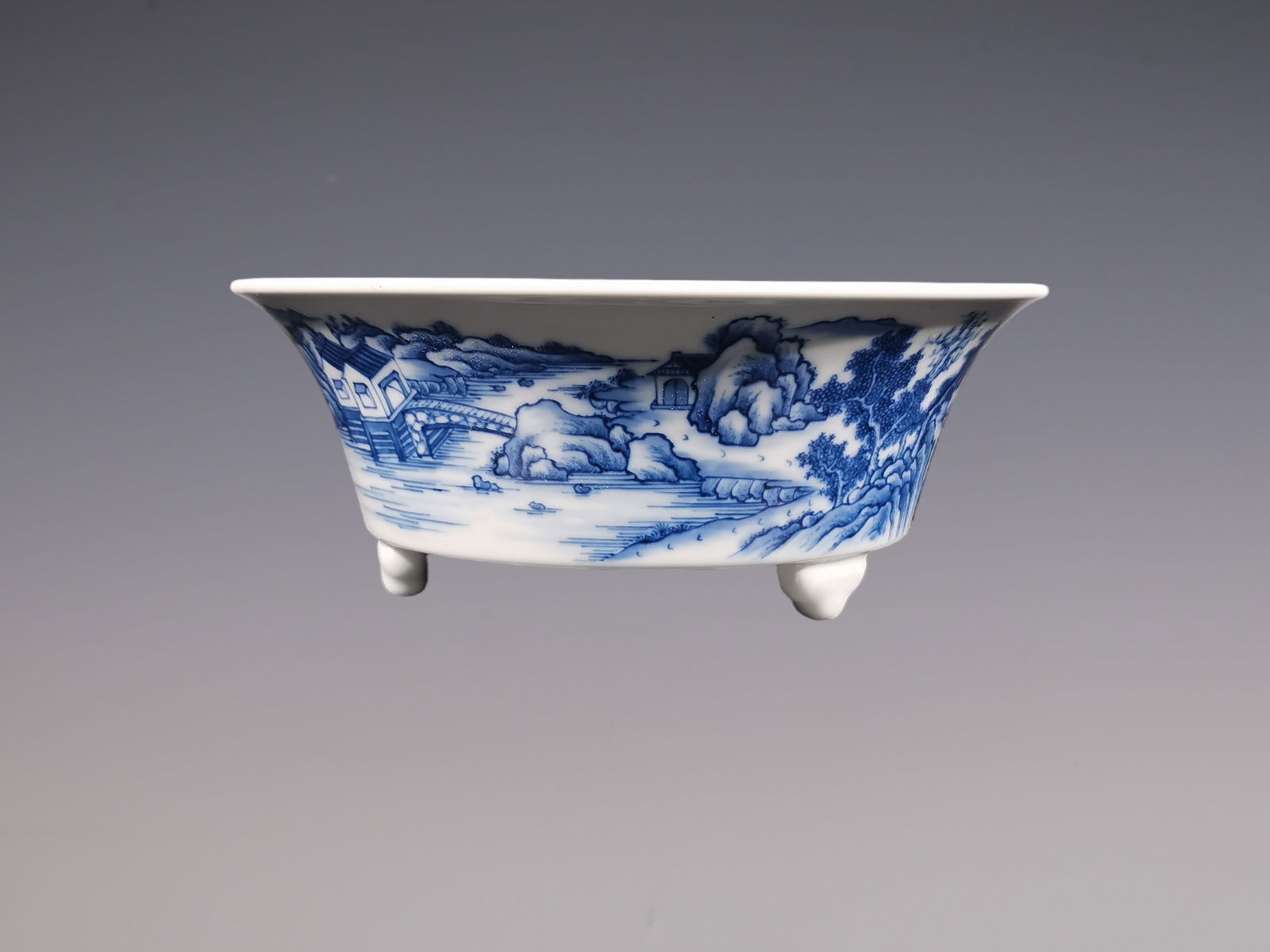 An Exquisite Blue and White Landscape and Figure Pattern Brush Washer: An Exquisite Blue and White Landscape and Figure Pattern Brush Washer Qing Dynasty, China Yongzheng Six-character Mark Size:8cmx21cm (The Dimensions Of All Batches Are Manually Measured.If You Need
