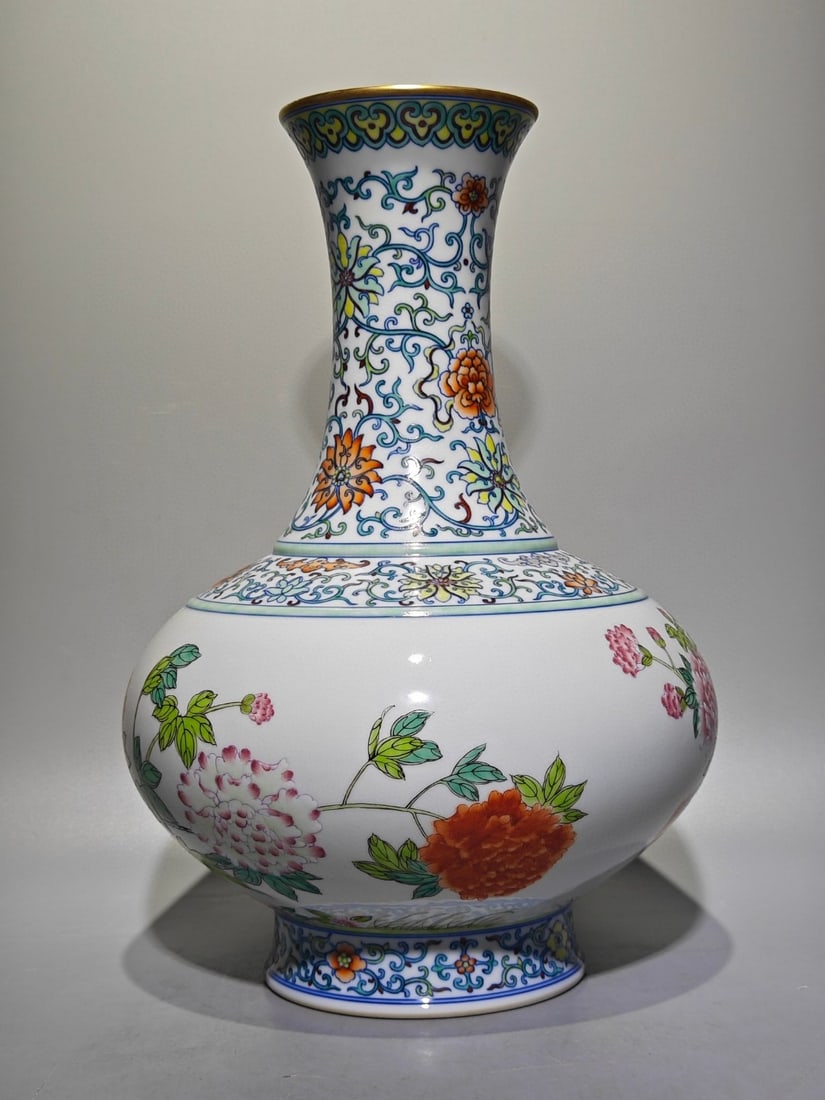 An Exquisite Doucai Lotus Pattern Flower Pattern Vase - 2