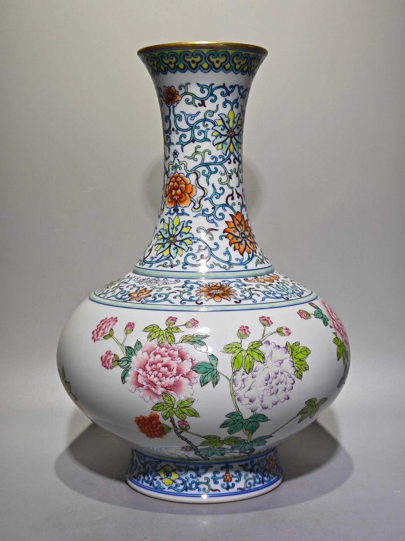 An Exquisite Doucai Lotus Pattern Flower Pattern Vase - 3