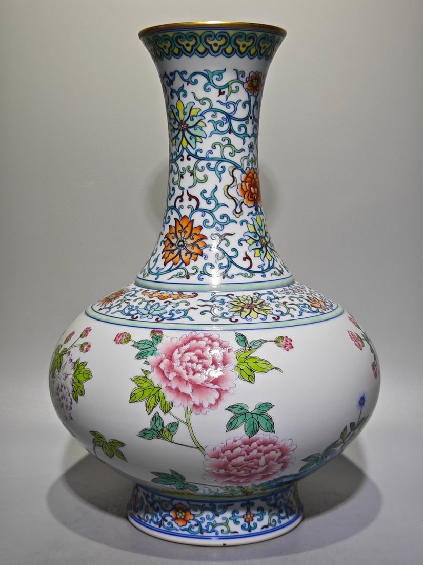 An Exquisite Doucai Lotus Pattern Flower Pattern Vase - 4