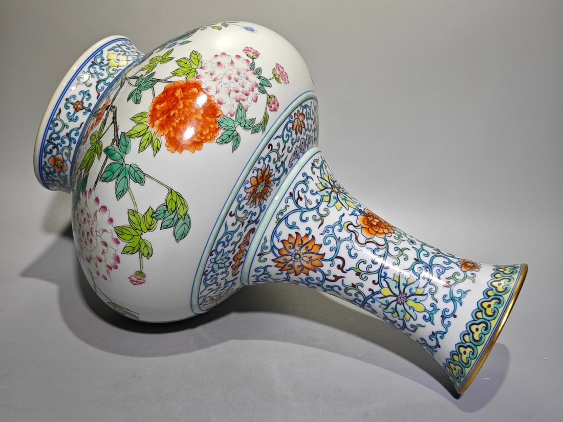 An Exquisite Doucai Lotus Pattern Flower Pattern Vase - 5