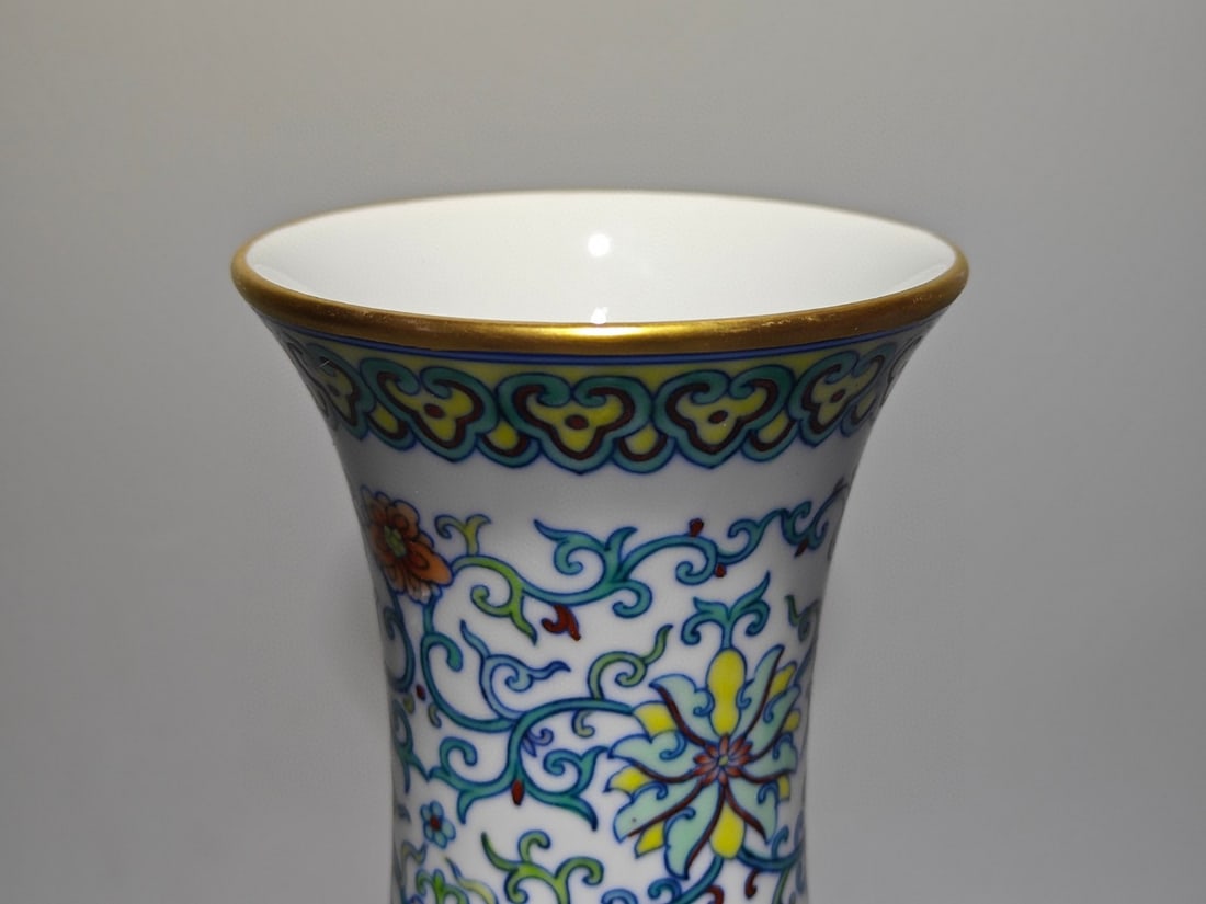 An Exquisite Doucai Lotus Pattern Flower Pattern Vase - 6