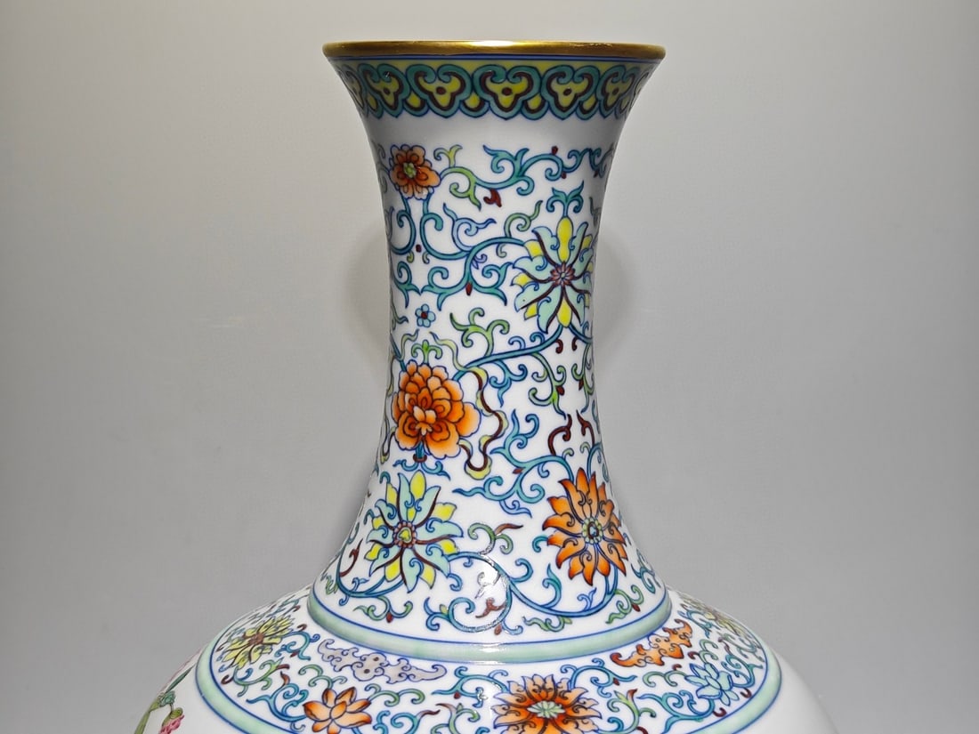 An Exquisite Doucai Lotus Pattern Flower Pattern Vase - 7