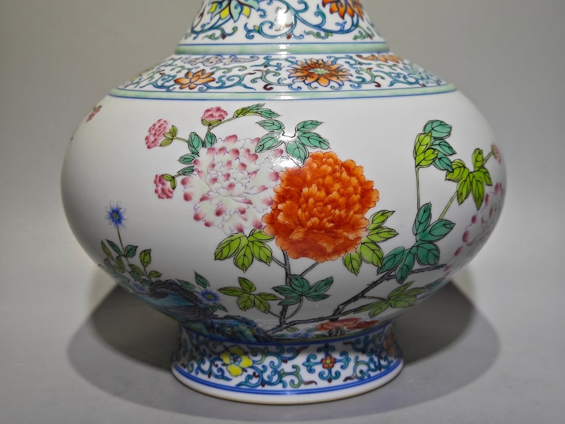 An Exquisite Doucai Lotus Pattern Flower Pattern Vase - 8