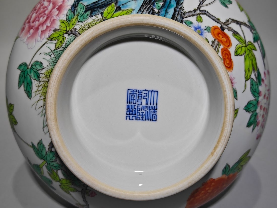 An Exquisite Doucai Lotus Pattern Flower Pattern Vase - 9