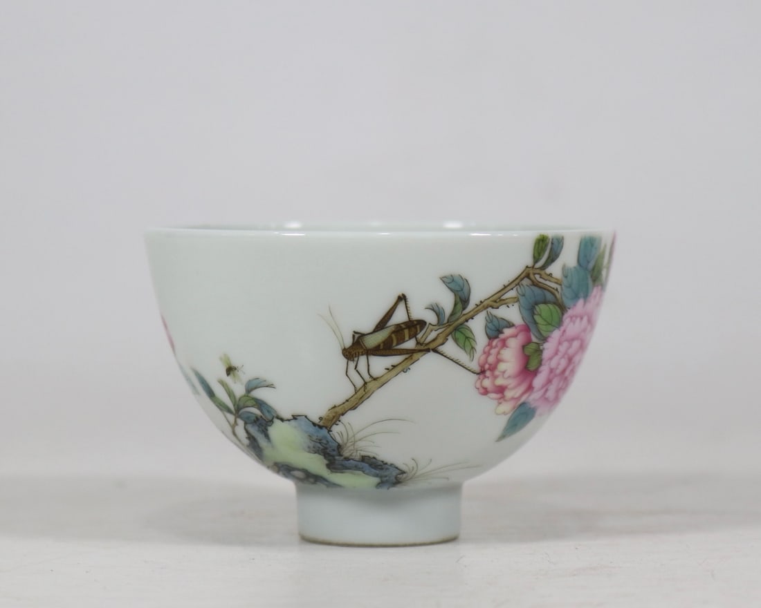 An Exquisite Enamel Flower Pattern with poem Cup: An Exquisite Enamel Flower Pattern with poem Cup Qing Dynasty, China Yongzheng Four-character Mark Size:5.8cmx8.6cm (The Dimensions Of All Batches Are Manually Measured.If You Need More Detailed