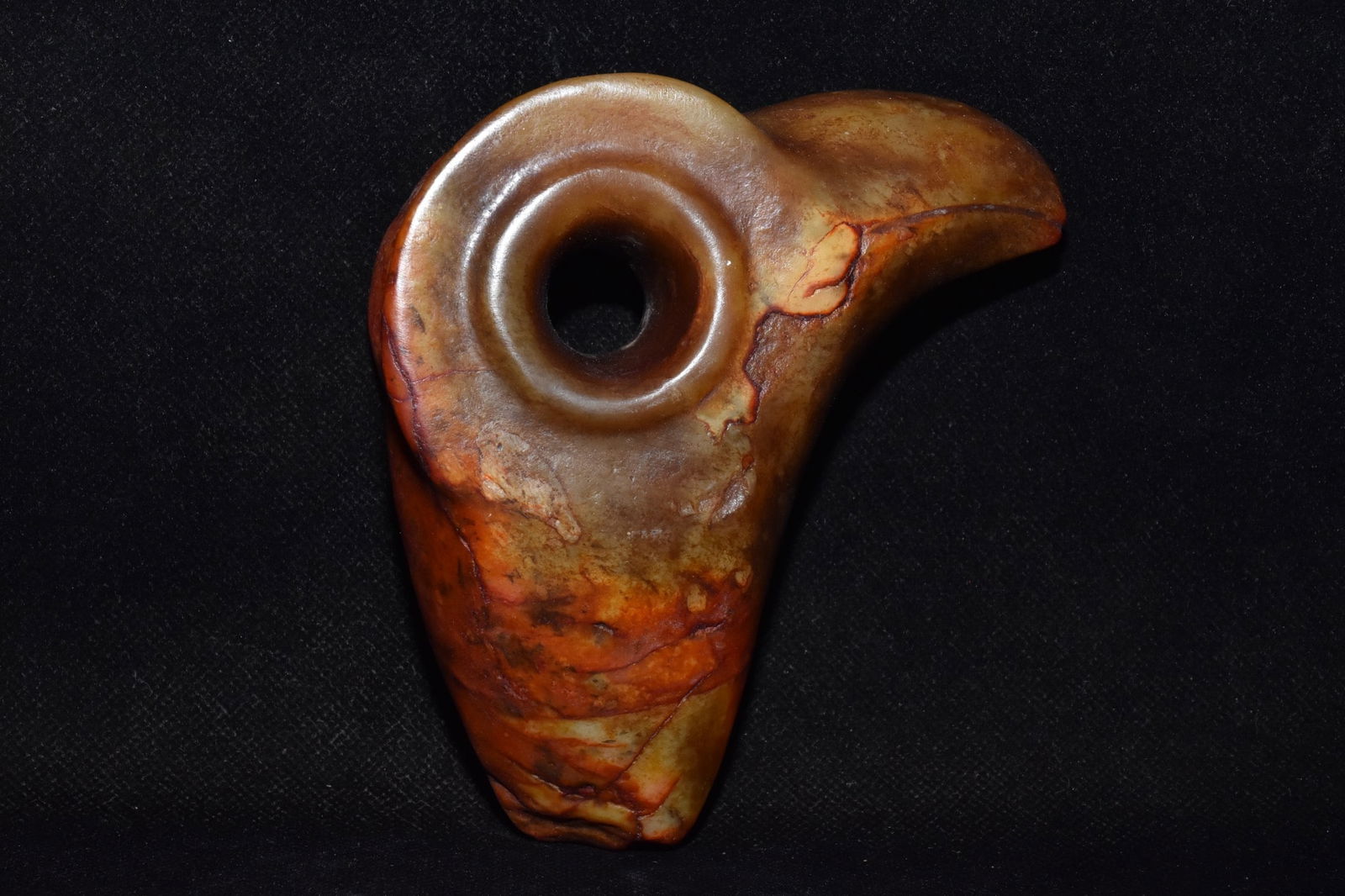 An Exquisite Hemo Jade Bird Ornament: An Exquisite Hemo Jade Bird Ornament Hongshan Culture Size:11cmx13cm Weight:570g (The Dimensions Of All Batches Are Manually Measured.If You Need More Detailed Information, Please Contact Our