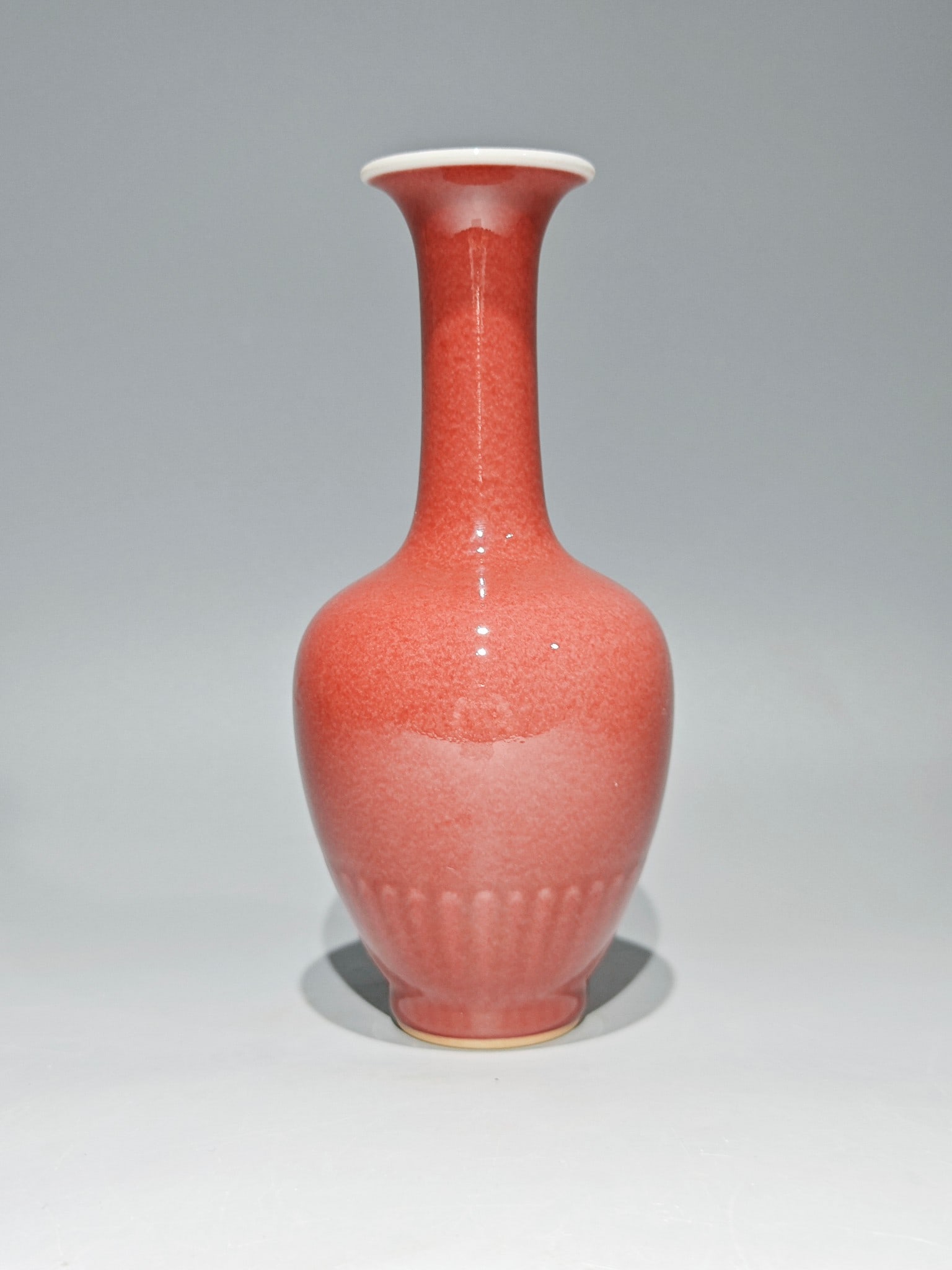 An Exquisite PeachBloom-Glazed Vase: An Exquisite PeachBloom-Glazed Vase Qing Dynasty, China Kangxi Six-character Mark Size:19.8cmx9.3cm (The Dimensions Of All Batches Are Manually Measured.If You Need More Detailed Information, Please C