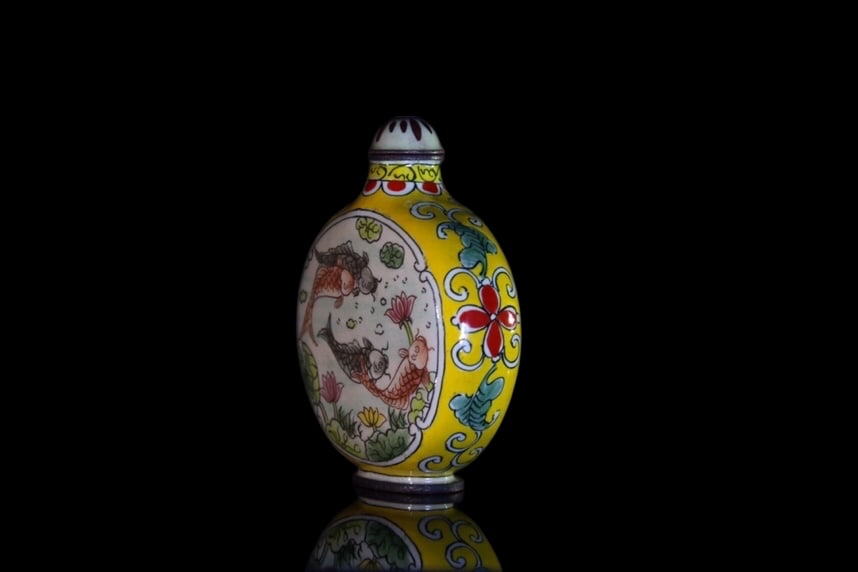 An Exquisite Cloisonne Fish and Lotus Pattern Snuff Bottle - 3