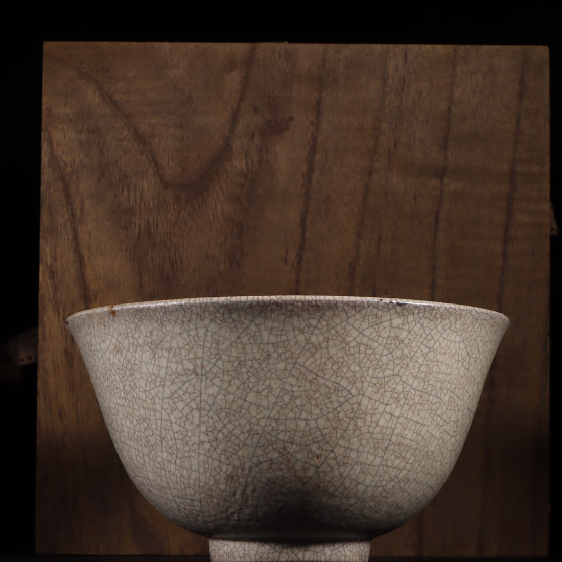 An Exquisite Ge yao Bowl: An Exquisite Ge yao Bowl Song Dynasty, China Size:8.5cmx15.3cm (The Dimensions Of All Batches Are Manually Measured.If You Need More Detailed Information, Please Contact Our Customer Service Before