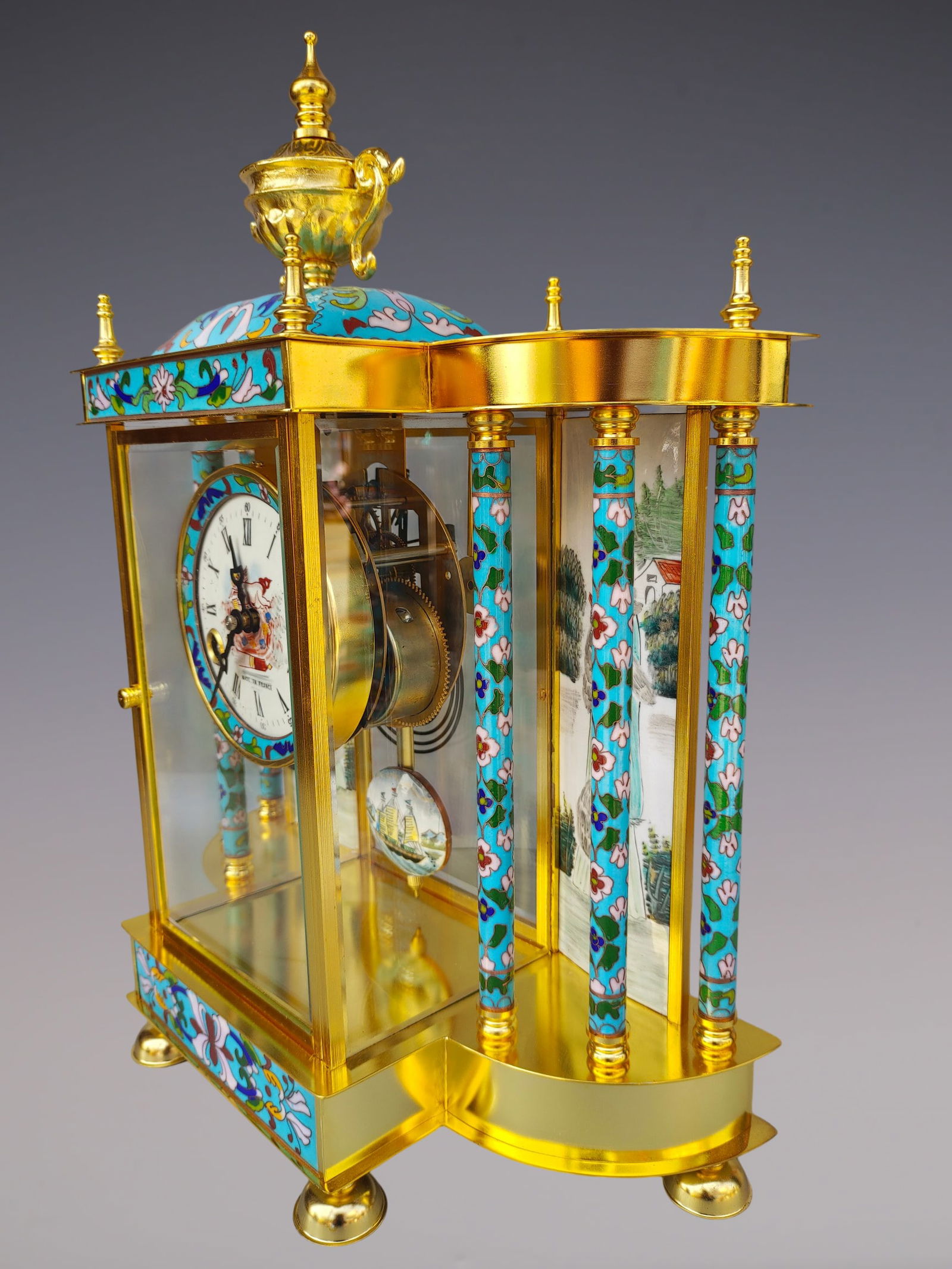 An Exquisite Gilt Bronze Lotus Pattern Landscape Pattern Clock - 2