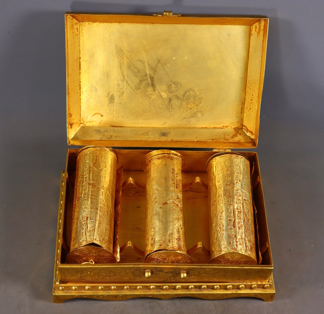 A Set of Fine Gilt Bronze With Scriptures Ornament: A Set of Fine Gilt Bronze With Scriptures Ornament Tang Dynasty, China Zhenguan Six-character Mark Size:10cmx26cmx18cm Size:106cmx14.5cm Weight:2550g (The Dimensions Of All Batches Are Manually