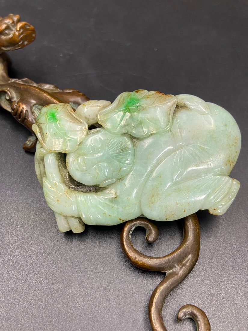 An Exquisite Jadeite Figure Pendant: An Exquisite Jadeite Figure Pendant Qing Dynasty, China Size:6.18cmx4.1cmx1cm Weight:51g (The Dimensions Of All Batches Are Manually Measured.If You Need More Detailed Information, Please Contact