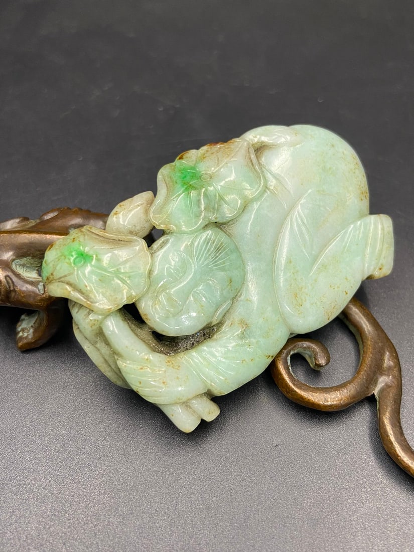An Exquisite Jadeite Figure Pendant - 2