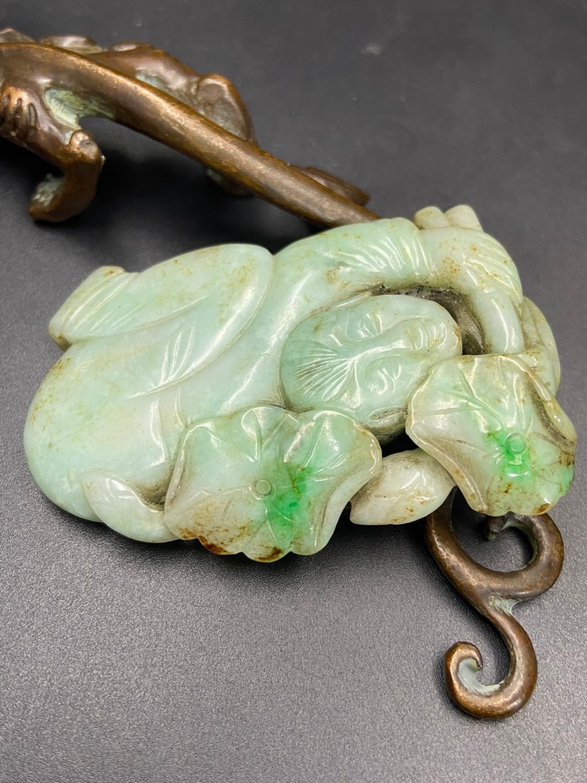 An Exquisite Jadeite Figure Pendant - 4