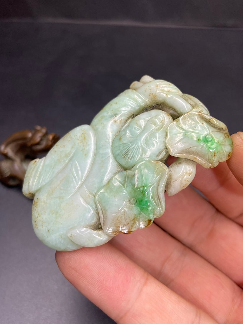 An Exquisite Jadeite Figure Pendant - 7