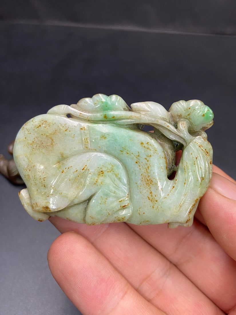 An Exquisite Jadeite Figure Pendant - 8