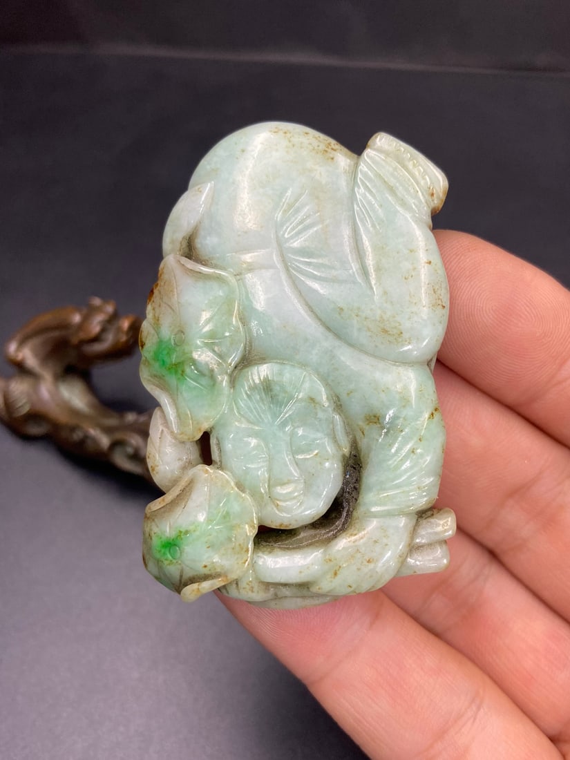 An Exquisite Jadeite Figure Pendant - 9