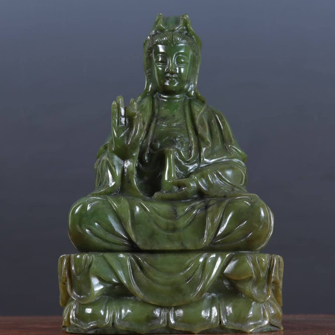 An Exquisite Jasper Statue of Avalokitesvara Ornament: An Exquisite Jasper Statue of Avalokitesvara Ornament Modern Time of China Size:20cmx13cmx8cm Weight:2821g (The Dimensions Of All Batches Are Manually Measured.If You Need More Detailed