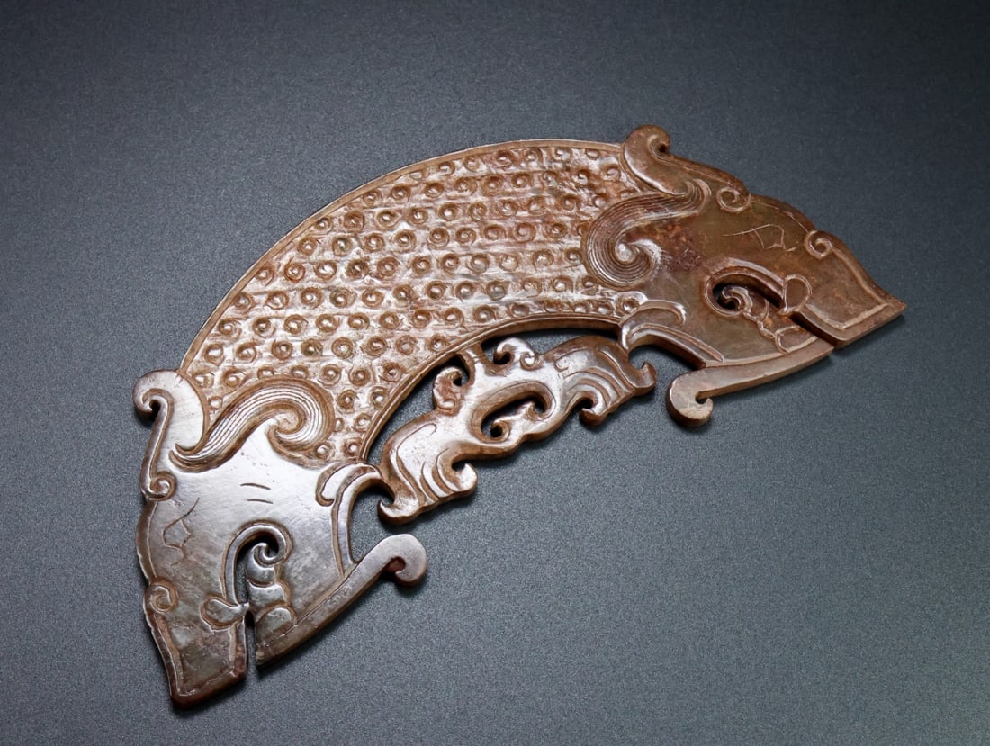 An Exquisite White Jade Dragon Pattern Ornament - 9