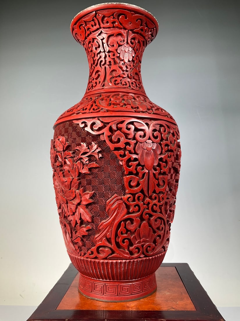 An Exquisite Bronze Carved Red Lacquer Flower Pattern Vase - 2