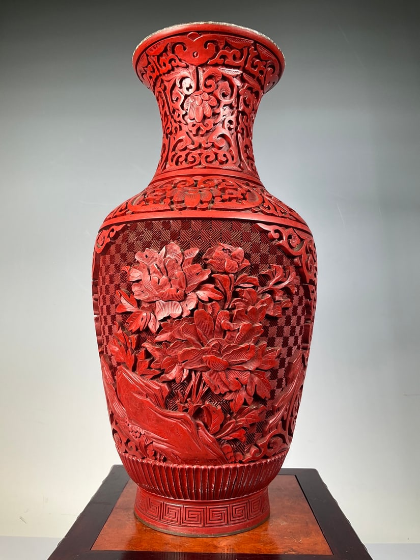 An Exquisite Bronze Carved Red Lacquer Flower Pattern Vase - 3