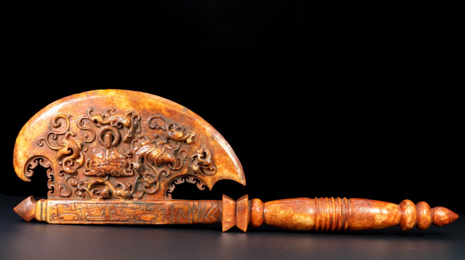 An Exquisite White Jade Auspicious Beast Pattern Ornament: An Exquisite White Jade Auspicious Beast Pattern Ornament Han Dynasty, China Size:57cmx17.5cmx4.3cm Weight:2.747kg (The Dimensions Of All Batches Are Manually Measured.If You Need More Detailed Inform