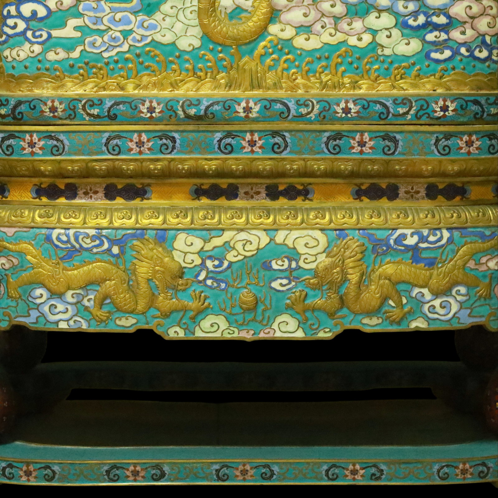 An Exquisite Cloisonne Lotus Pattern Dragon Pattern Beast-Face Pattern Throne - 13