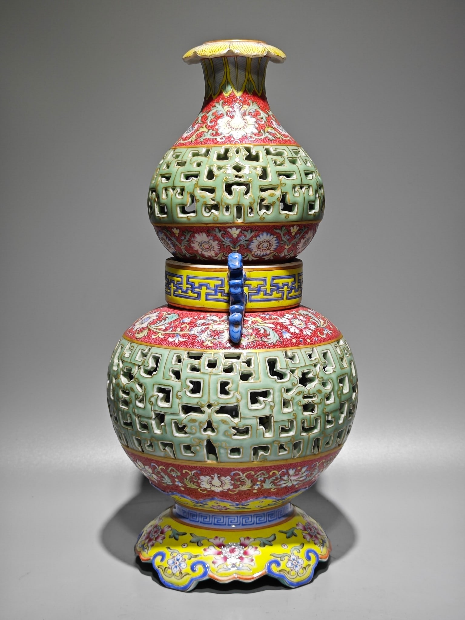 An Exquisite Enamel Ruby Red-Glazed Painted Gold Lotus Pattern Dragon Pattern Double-Ears Vase - 2