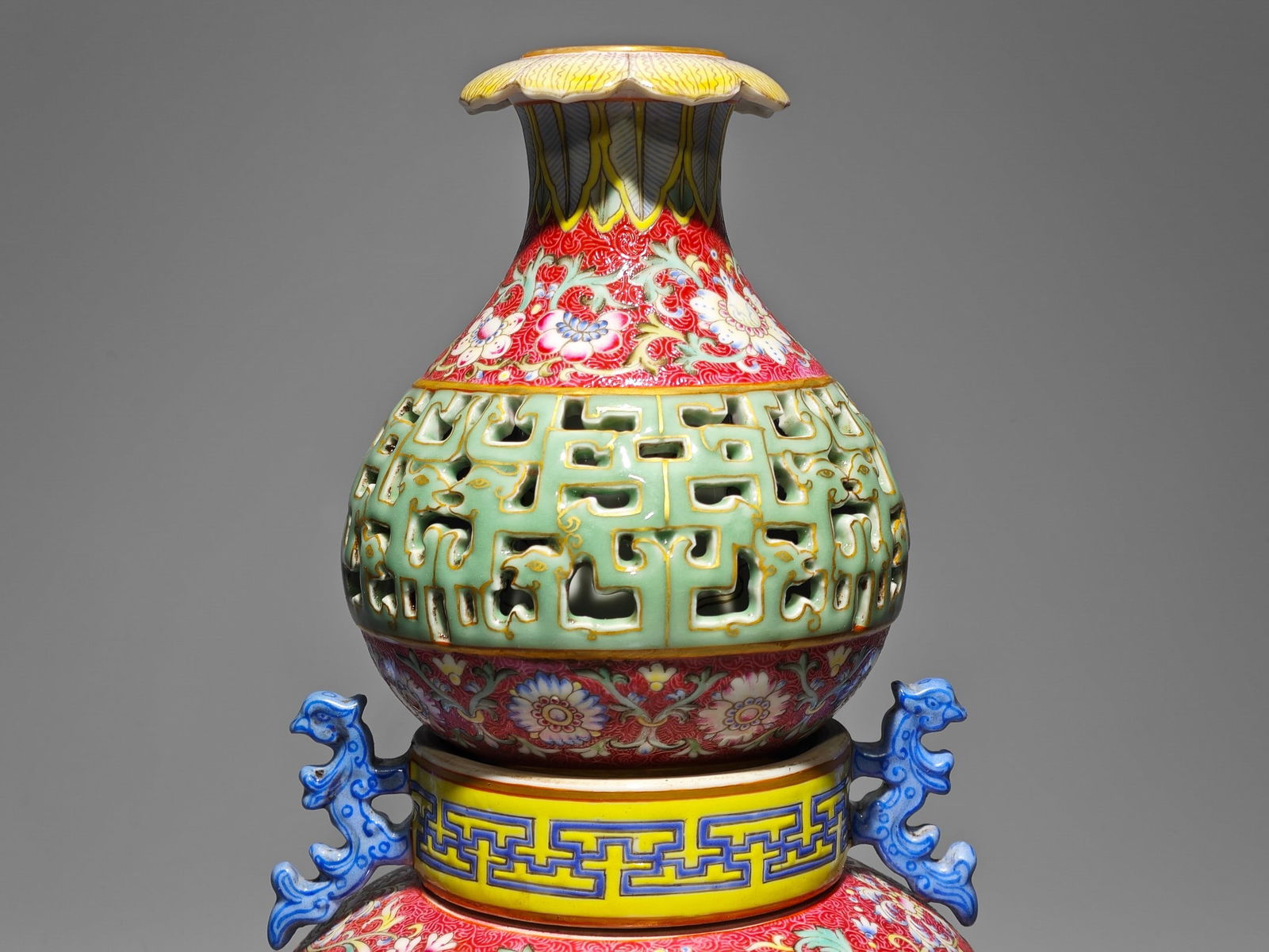 An Exquisite Enamel Ruby Red-Glazed Painted Gold Lotus Pattern Dragon Pattern Double-Ears Vase - 5