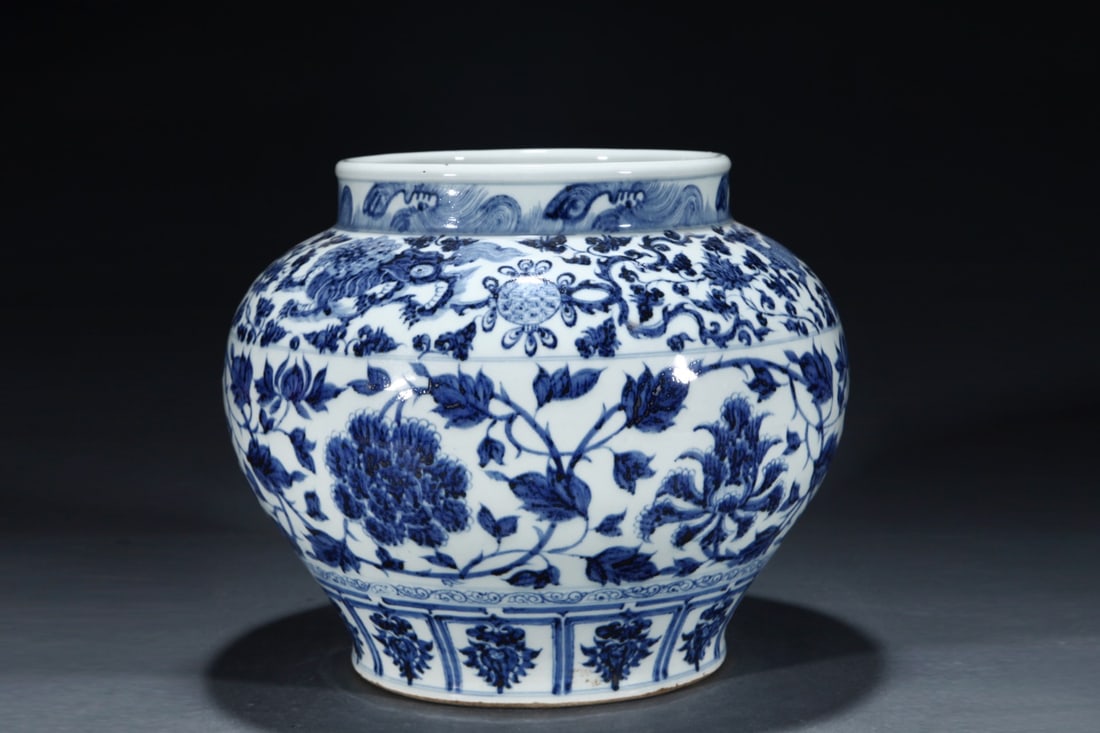 An Exquisite Blue and White Lotus Pattern Auspicious Beast Pattern Jar - 2